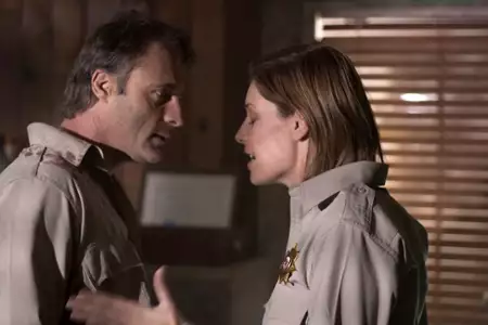 Płytko pod ziemią - galeria zdjęć - filmweb