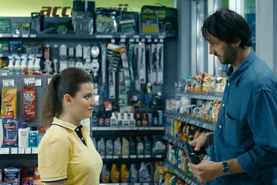 Niezidentyfikowany - galeria zdjęć - filmweb