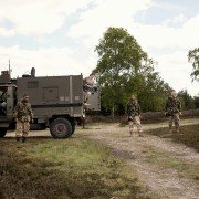 Wszechstronna dziewczyna - galeria zdjęć - filmweb