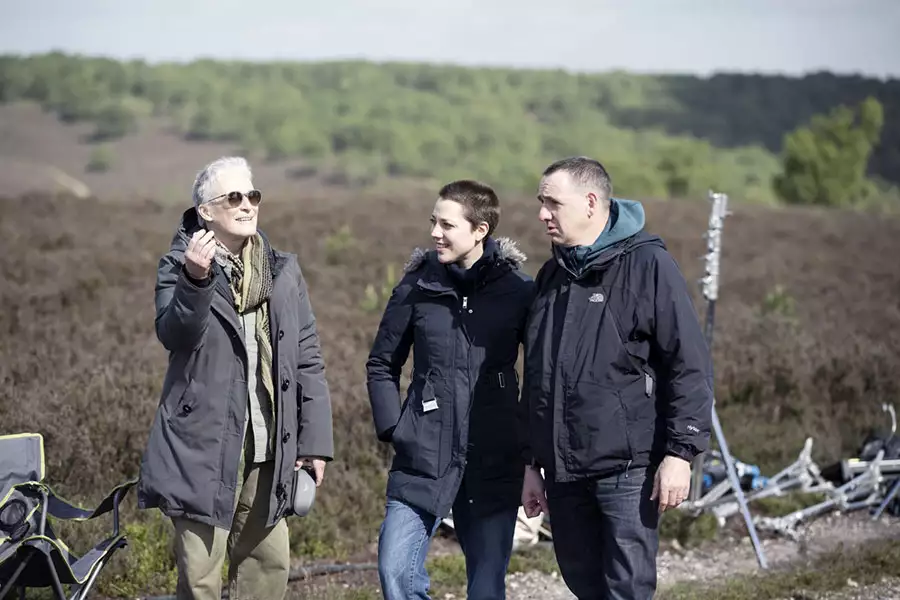 Wszechstronna dziewczyna - galeria zdjęć - filmweb