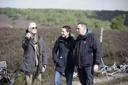 Wszechstronna dziewczyna - galeria zdjęć - filmweb