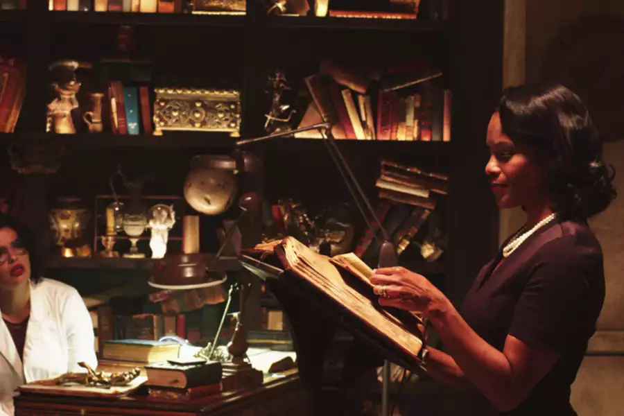 Superstition - galeria zdjęć - filmweb