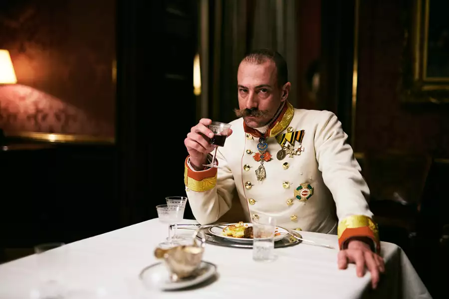 W gorsecie - galeria zdjęć - filmweb