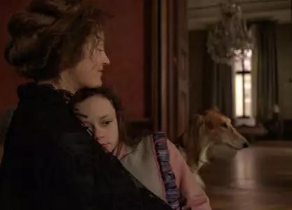 W gorsecie - galeria zdjęć - filmweb
