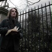 Jamie Campbell Bower w Sweeney Todd: Demoniczny golibroda z Fleet Street