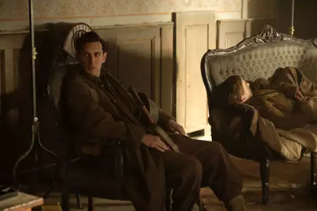 Świat w ogniu: Początki - galeria zdjęć - filmweb