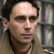 Guy Henry w Ucieczka z Colditz