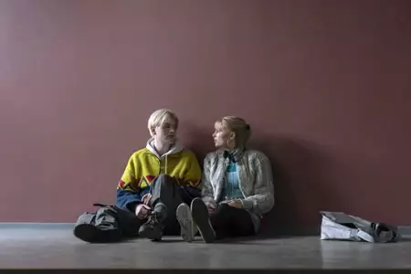 R&oacute;wnonoc - galeria zdjęć - filmweb