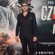 Czerwone maki - galeria zdjęć - filmweb