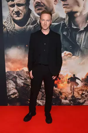 Czerwone maki - galeria zdjęć - filmweb