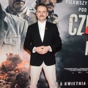 Czerwone maki - galeria zdjęć - filmweb