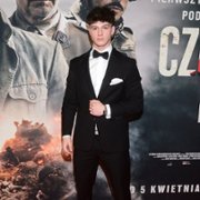 Czerwone maki - galeria zdjęć - filmweb