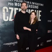 Czerwone maki - galeria zdjęć - filmweb