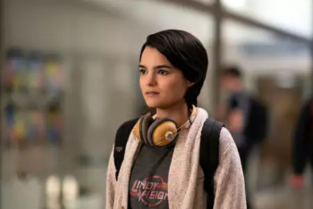 Trinkets - galeria zdjęć - filmweb