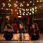 Trinkets - galeria zdjęć - filmweb
