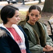Trinkets - galeria zdjęć - filmweb