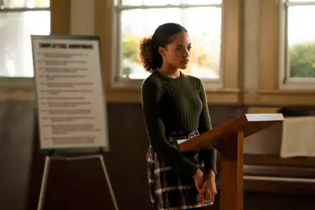Trinkets - galeria zdjęć - filmweb
