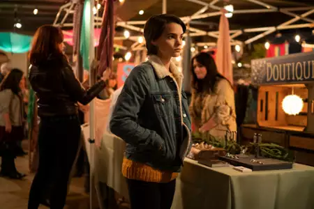 Trinkets - galeria zdjęć - filmweb