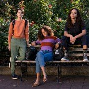 Trinkets - galeria zdjęć - filmweb