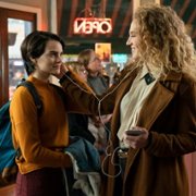 Trinkets - galeria zdjęć - filmweb