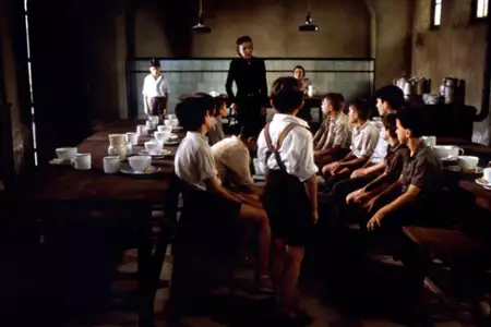 Kręgosłup diabła - galeria zdjęć - filmweb