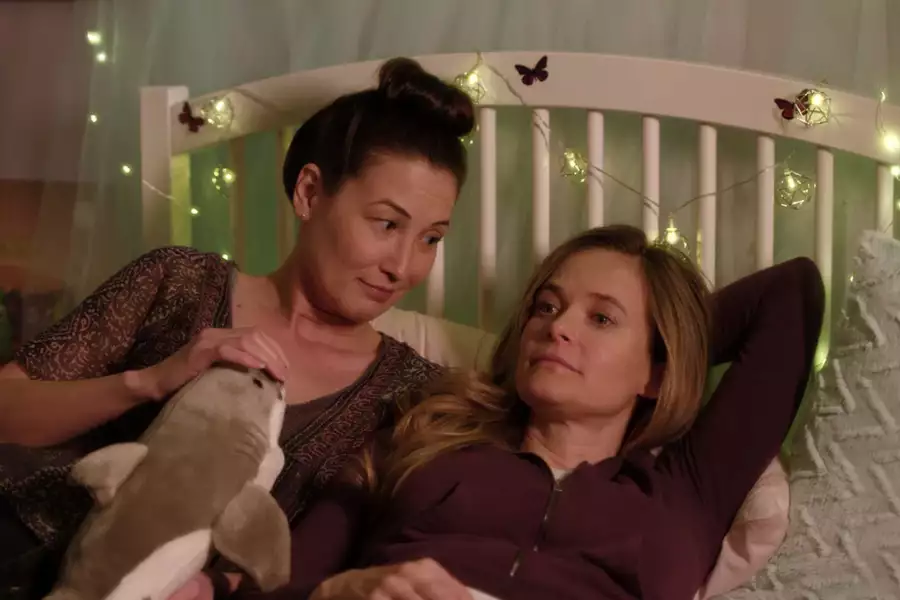 You Me Her - galeria zdjęć - filmweb