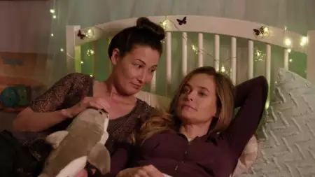 You Me Her - galeria zdjęć - filmweb