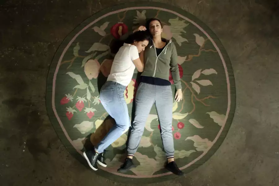 You Me Her - galeria zdjęć - filmweb