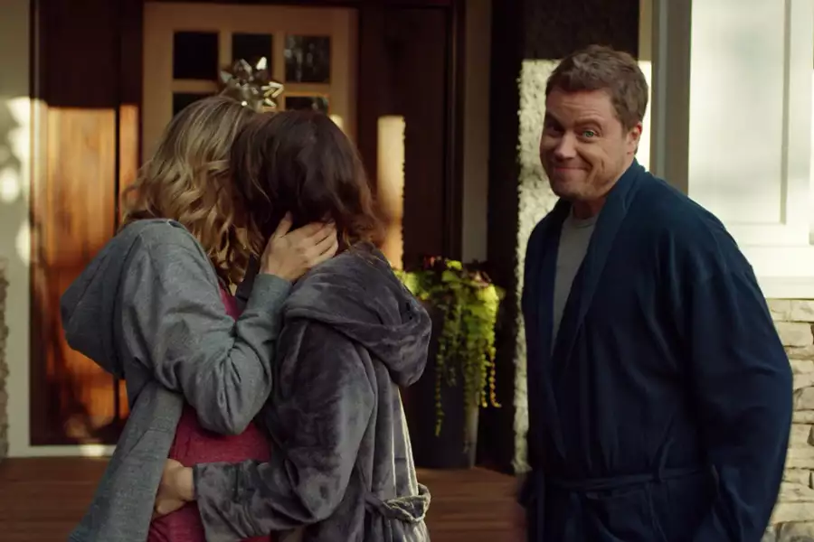 You Me Her - galeria zdjęć - filmweb