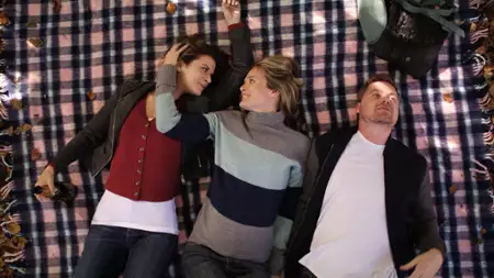 You Me Her - galeria zdjęć - filmweb