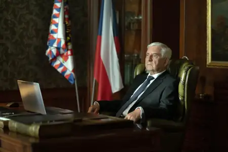 Moloch - galeria zdjęć - filmweb