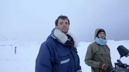 Aningaaq - galeria zdjęć - filmweb