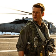 Glen Powell w Top Gun: Maverick