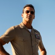 Jon Hamm w Top Gun: Maverick