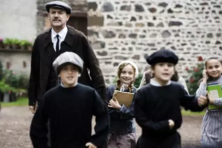 Za murami - galeria zdjęć - filmweb
