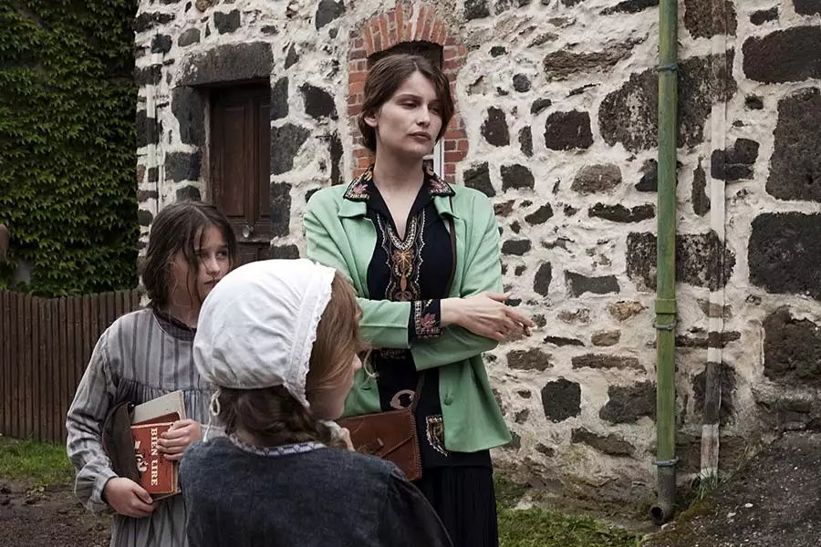 Za murami - galeria zdjęć - filmweb