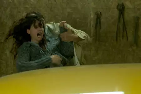 Chained - galeria zdjęć - filmweb