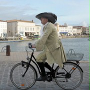Molier na rowerze - galeria zdjęć - filmweb