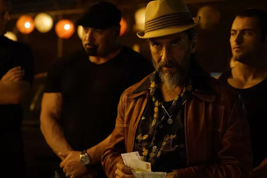 Beyond - galeria zdjęć - filmweb