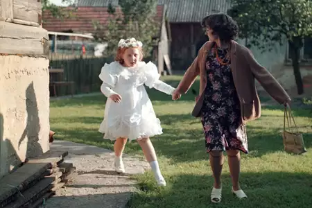 Biała sukienka - galeria zdjęć - filmweb