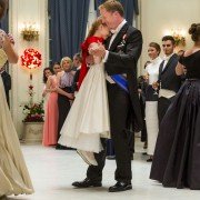 Crown for Christmas - galeria zdjęć - filmweb
