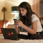 Single Drunk Female - galeria zdjęć - filmweb