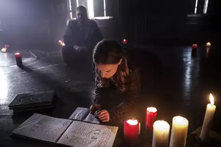 Mroczna pieśń - galeria zdjęć - filmweb