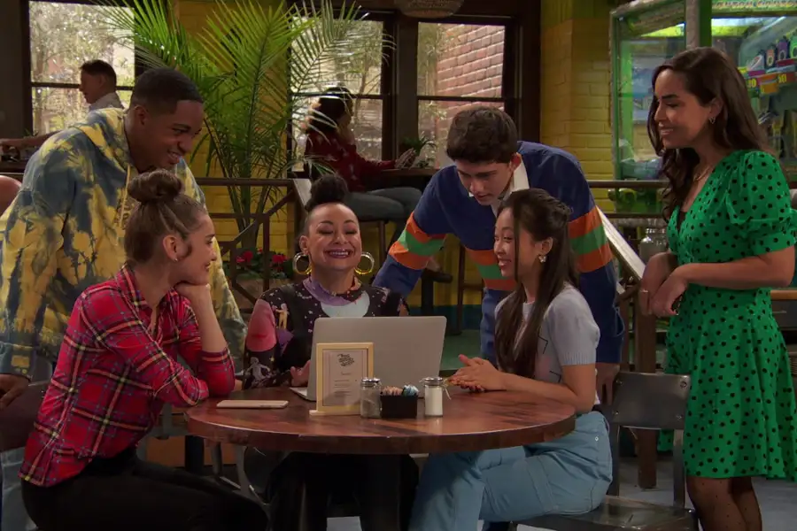 Raven na chacie - galeria zdjęć - filmweb