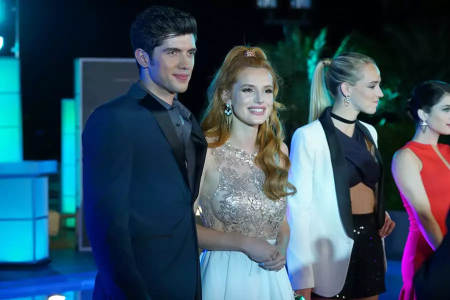 Famous in Love - galeria zdjęć - filmweb
