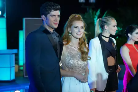 Famous in Love - galeria zdjęć - filmweb