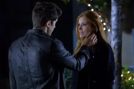 Famous in Love - galeria zdjęć - filmweb