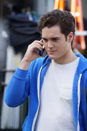 Famous in Love - galeria zdjęć - filmweb