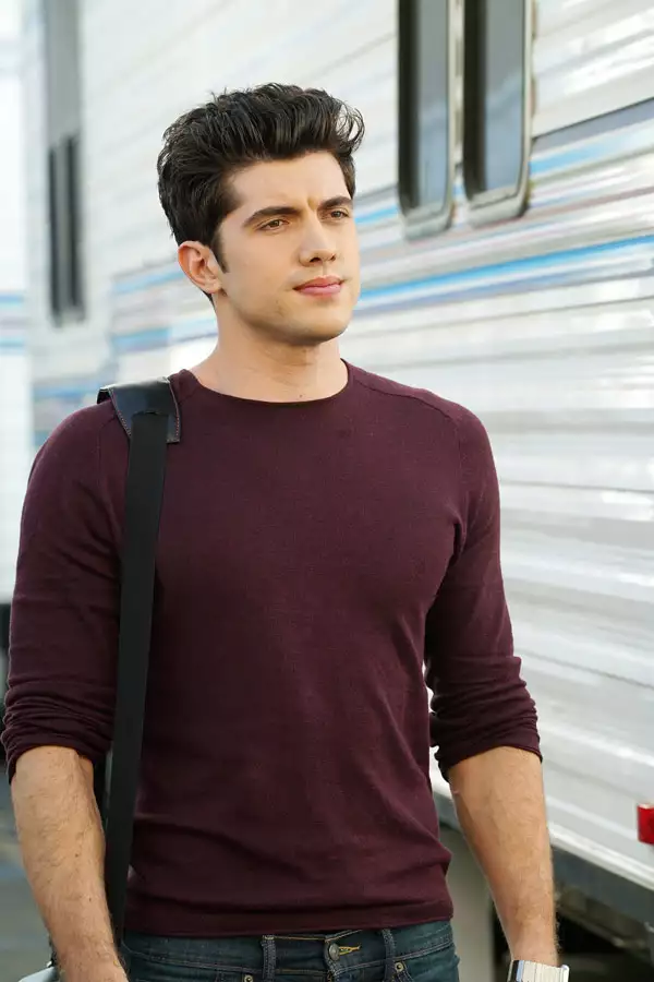 Famous in Love - galeria zdjęć - filmweb