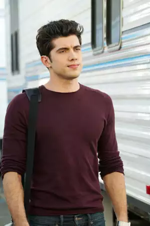 Famous in Love - galeria zdjęć - filmweb
